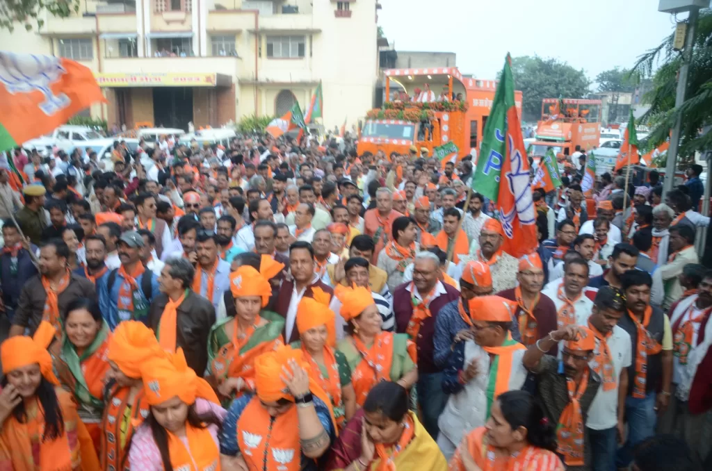 बीजेपी के राष्ट्रीय अध्यक्ष जेपी नड्डा का रोड शो, संगठन ने दिखाया दम, तब शाह रोड शो छोड़ चले गए थे, उसी से लिया सबक