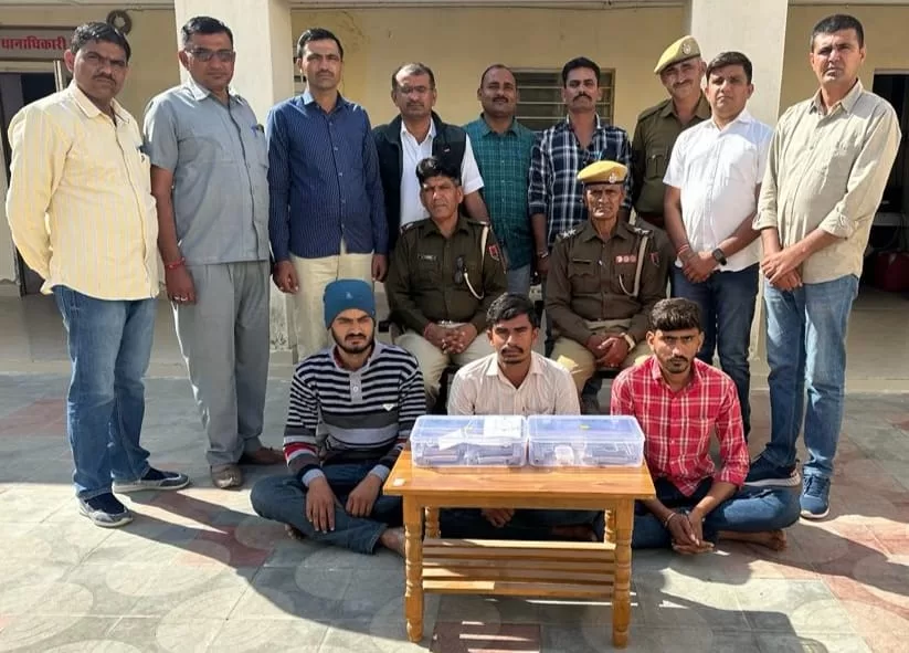 बाड़मेर डीएसटी व धोरीमन्ना पुलिस की कार्रवाई : मध्य प्रदेश से हथियार लेकर आया हिस्ट्रीशीटर और उसके दो साथी गिरफ्तार