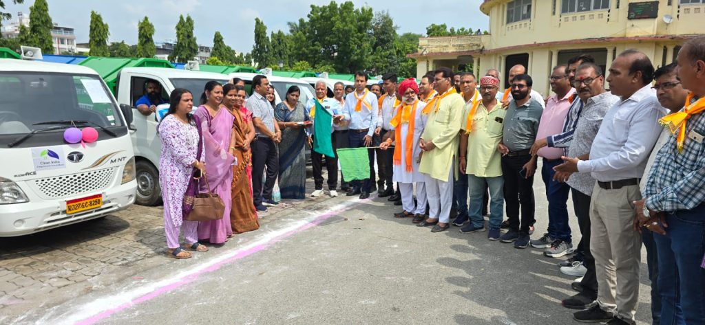 राज्यपाल कटारिया के निर्देशों पर लेकसिटी की सफाई व्यवस्था में सुधार की कवायद, उदयपुर नगर निगम ने संभाली यूडीए क्षेत्र में घर-घर कचरा संग्रहण की कमान