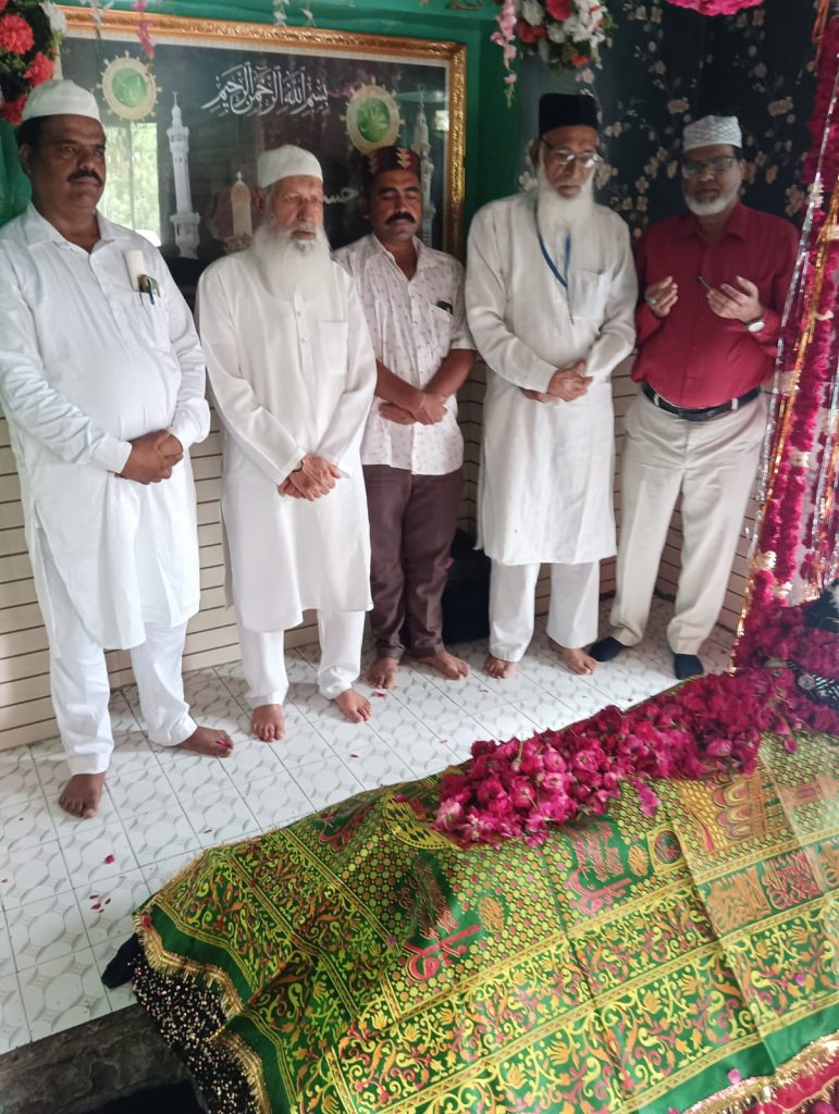 घाटे वाले बाबा के 138वें उर्स पर मुस्लिम महासंघ ने पेश की चादर, अमन-चैन की दुआएं मांगी