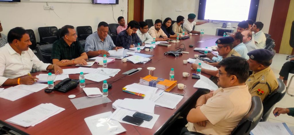 जिला सड़क सुरक्षा समिति की बैठक  : फतहपुरा चौराहे पर हाईरेजोल्युशन कैमरे और सेंसर की होगी टेस्टिंग