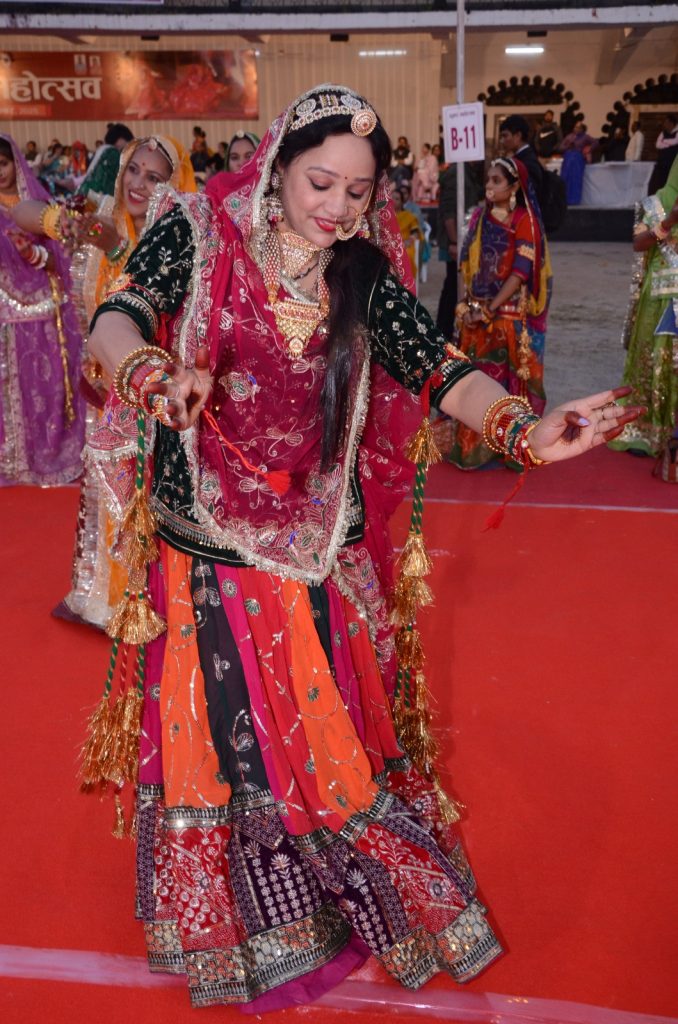 काजळ टिकी लादयो ऐ मां… घूमर रमवा म्हें जास्यां : राजस्थानी संस्कृति की महक से महका गांधी ग्राउंड, संभाग स्तरीय घूमर महोत्सव का भव्य आयोजन