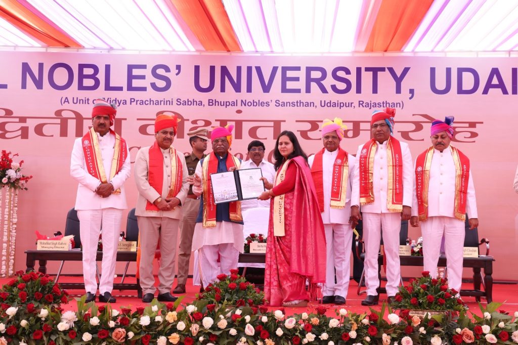 बीएन यूनिवर्सिटी का दीक्षांत समारोह : विद्यार्थियों की आंखों में सपने, शिक्षकों के मन में संतोष और संस्थान को अपनी परंपरा पर गर्व