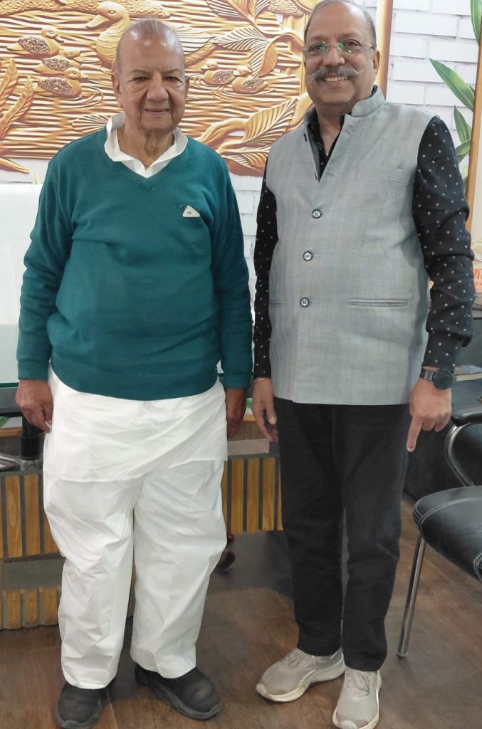 अनुभवों और विचारों के जरिए लोगों से जुड़ते अनिल सिंघल