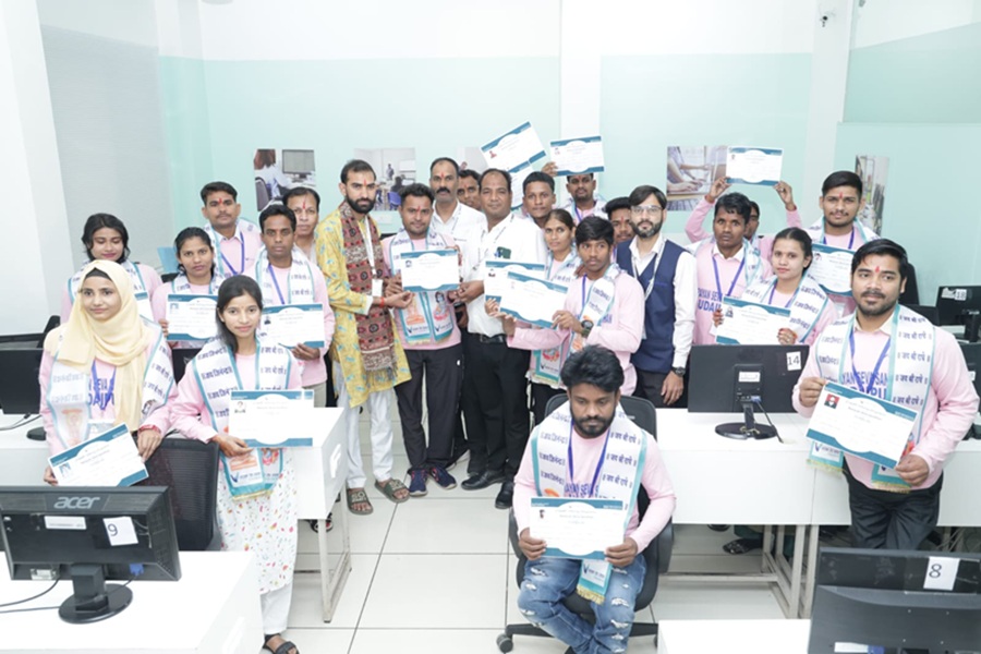 नारायण सेवा संस्थान में कंप्यूटर प्रशिक्षण का समापन : 15 दिव्यांगों सहित 21 युवाओं ने सीखीं तकनीकी बारीकियां