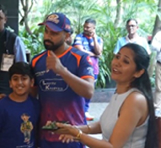 Woman Fans Phone Switched Off While Taking Selfie With Rohit Sharma, Hitman’s Reaction Wins Hearts