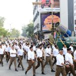 उदयपुर में विजयादशमी पर RSS का भव्य पथ संचलन : शस्त्र पूजन के बाद कदमताल करते निकले स्वयंसेवक; पुष्पवर्षा से हुआ स्वागत