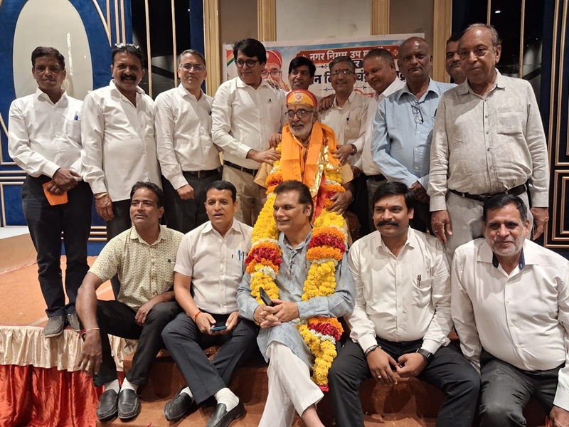 उदयपुर निगम में डिप्टी मेयर दिनेश भट्ट : सालगिरह का जश्न, दिन में तारे और सियासत का सब्र